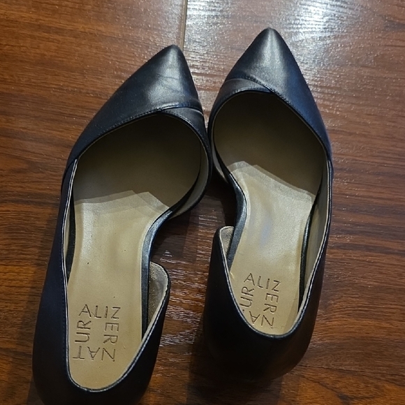 Naturalizer Black Women's Flats - Picture 2 of 6